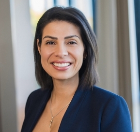 Headshot Photo of Viviana Pardo